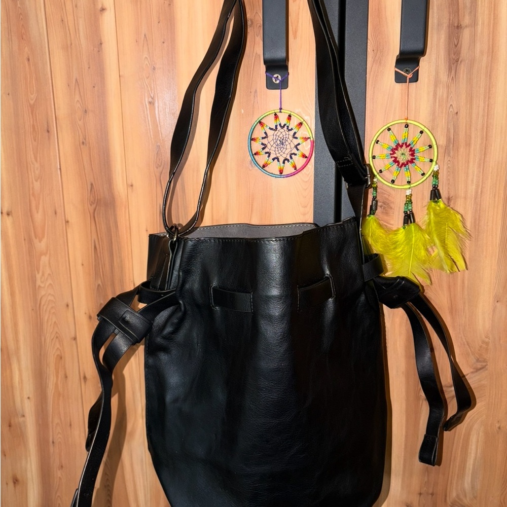 Kenneth Cole Black Leather Shoulder Bag